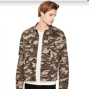 GUESS CAMO TRUCKER JACKET